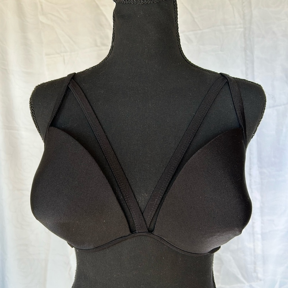 FOREVER 21+ Plus Size black bra. Softly padded. No underwire. Bust size 42/43.